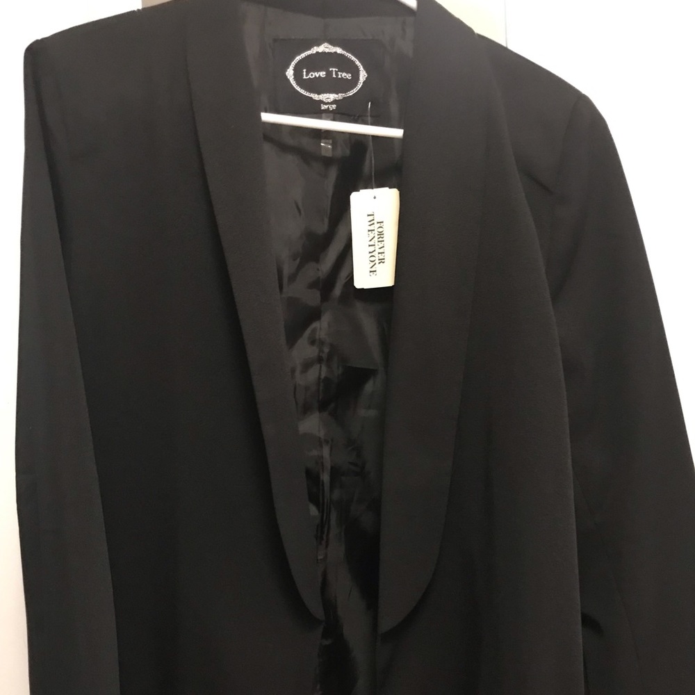 Buttonless Blazer with two front pockets